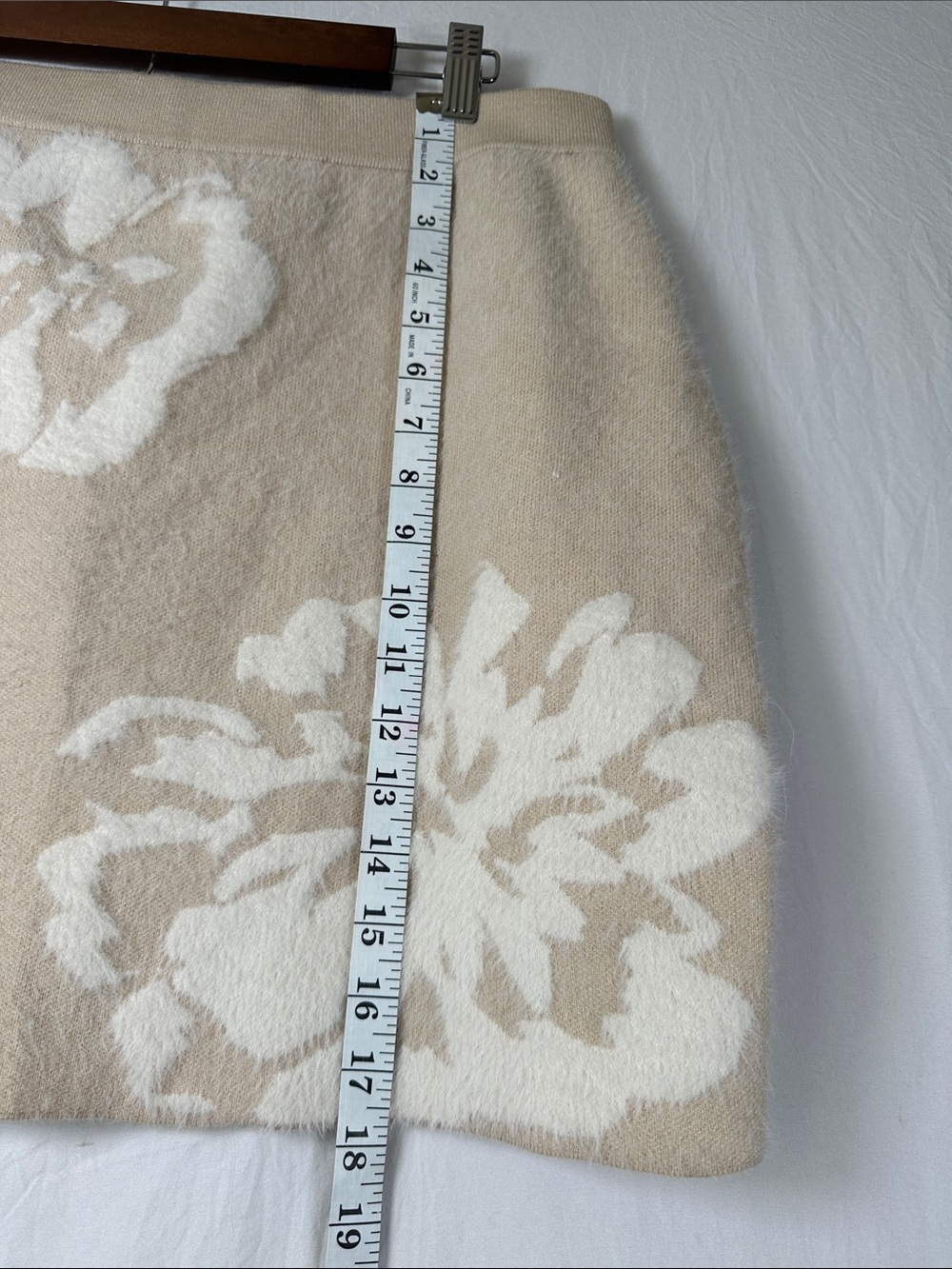 Anthropologie Beige Mini Skirt with White Floral Motif - Picture 4 of 4